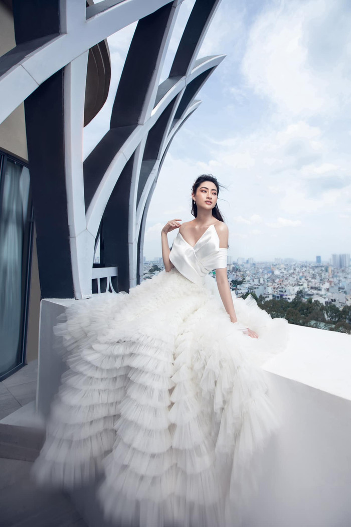 'Nữ hoàng lookbook' Lương Thùy Linh cân mọi concept: Thần thái kiêu sa khiến fan không thể rời mắt Ảnh 48