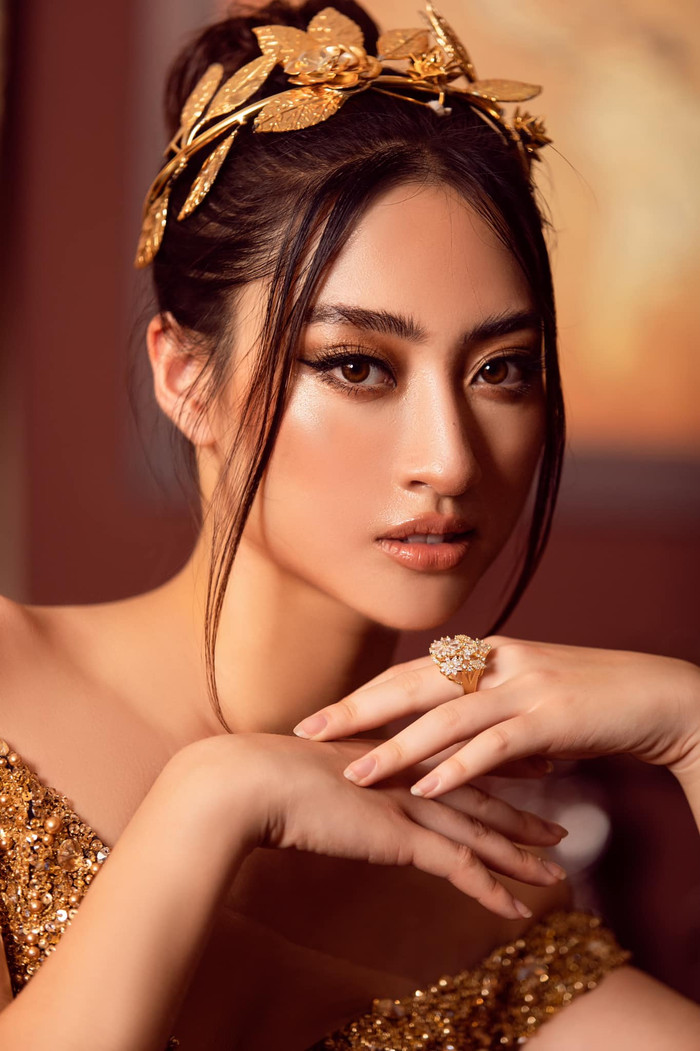 'Nữ hoàng lookbook' Lương Thùy Linh cân mọi concept: Thần thái kiêu sa khiến fan không thể rời mắt Ảnh 59