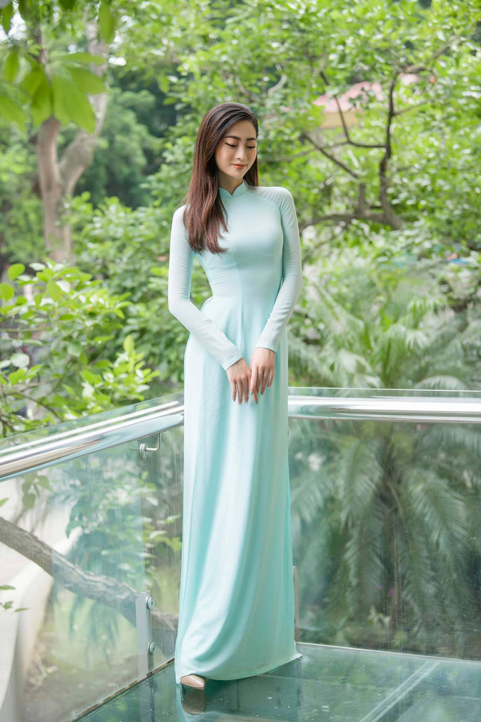 'Nữ hoàng lookbook' Lương Thùy Linh cân mọi concept: Thần thái kiêu sa khiến fan không thể rời mắt Ảnh 50