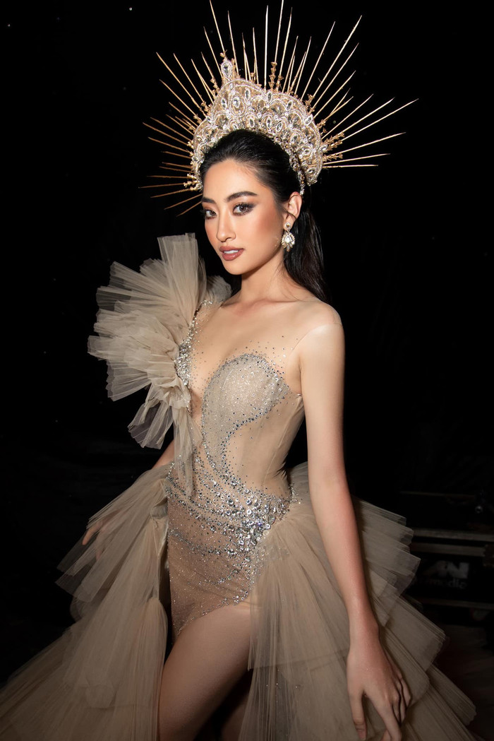 'Nữ hoàng lookbook' Lương Thùy Linh cân mọi concept: Thần thái kiêu sa khiến fan không thể rời mắt Ảnh 22