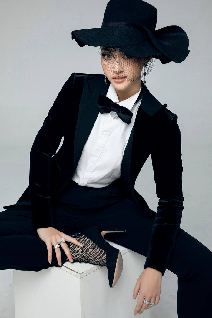 'Nữ hoàng lookbook' Lương Thùy Linh cân mọi concept: Thần thái kiêu sa khiến fan không thể rời mắt Ảnh 20