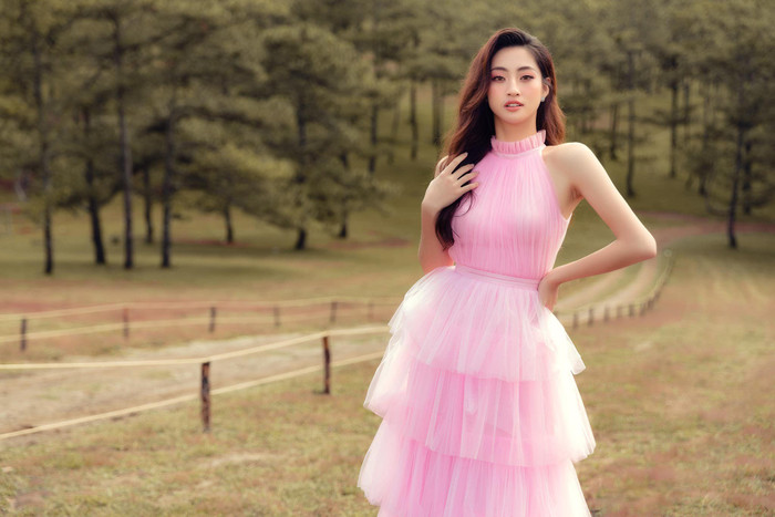 'Nữ hoàng lookbook' Lương Thùy Linh cân mọi concept: Thần thái kiêu sa khiến fan không thể rời mắt Ảnh 41