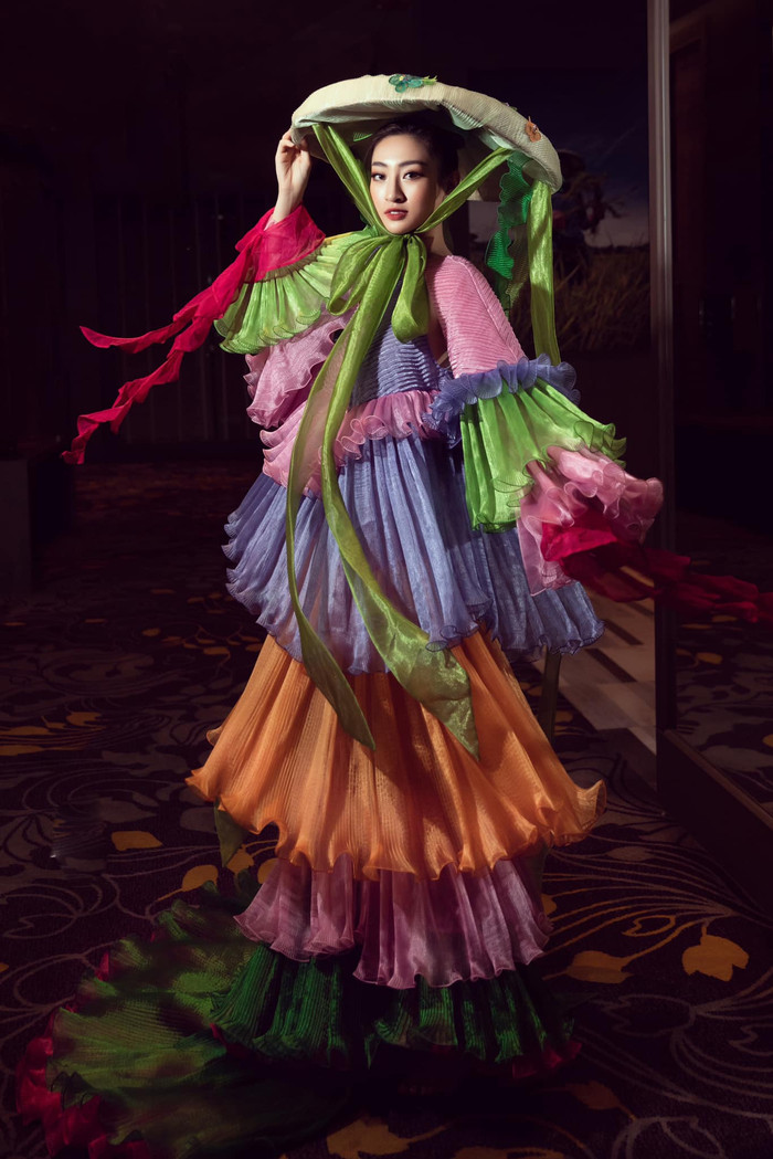 'Nữ hoàng lookbook' Lương Thùy Linh cân mọi concept: Thần thái kiêu sa khiến fan không thể rời mắt Ảnh 37