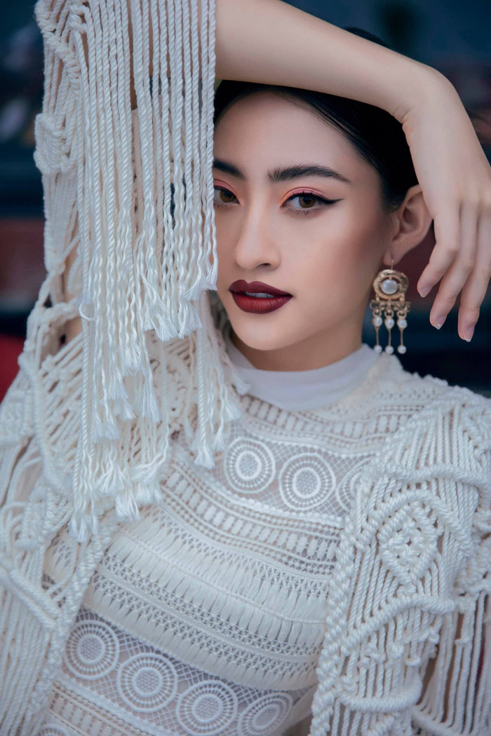 'Nữ hoàng lookbook' Lương Thùy Linh cân mọi concept: Thần thái kiêu sa khiến fan không thể rời mắt Ảnh 36