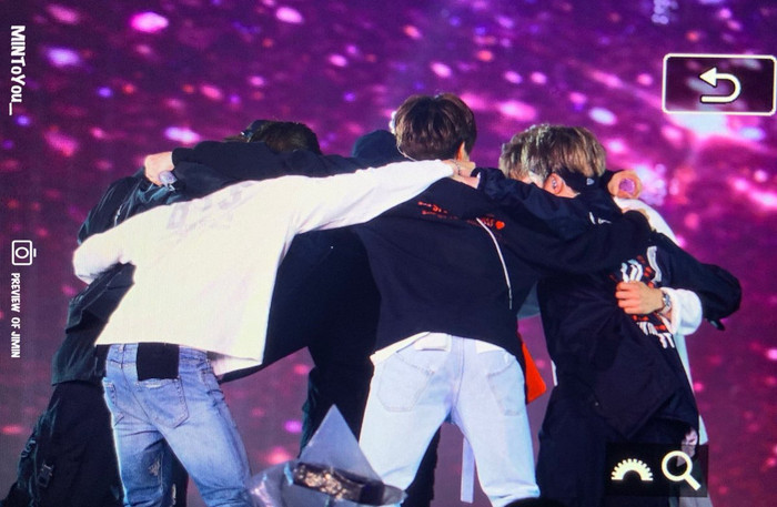 Muốn biết các thành viên BTS thân thiết ra sao, chỉ cần nhìn cách họ ôm nhau là đủ Ảnh 7