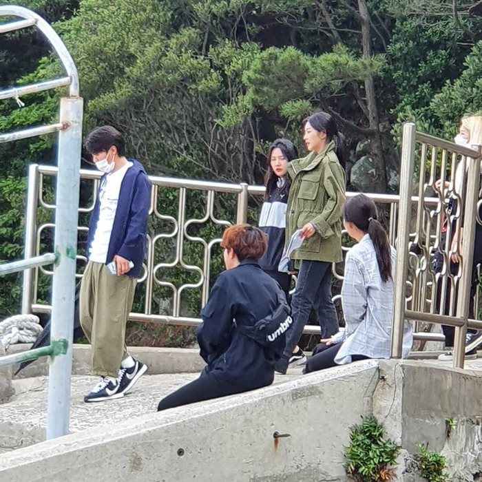 Trên đường xuống biển để ghi hình.