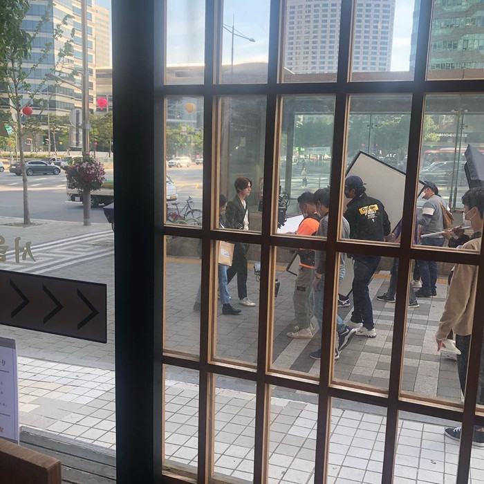 Hẹn hò, dạo bước trên phố.