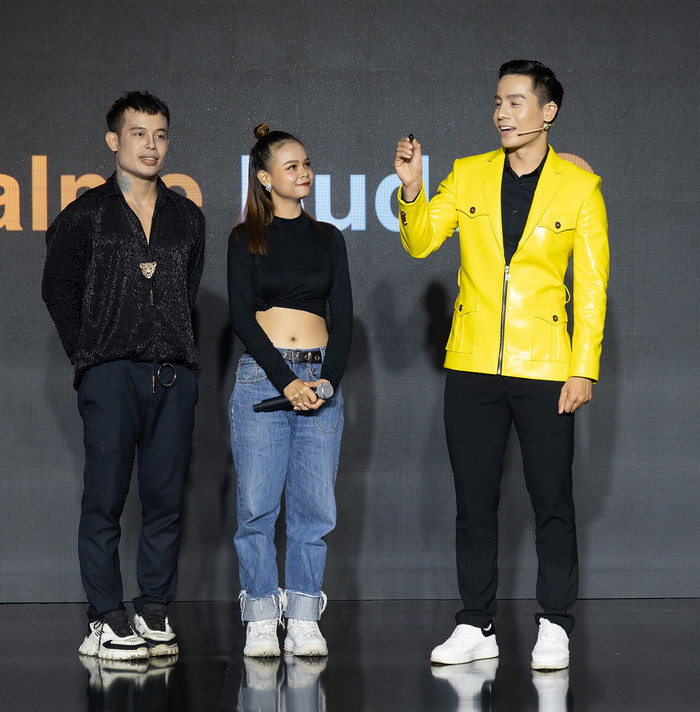 Nam vương Cao Xuân Tài lịch lãm trên sân khấu