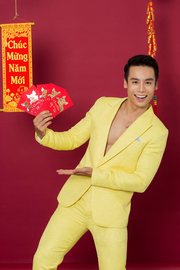 Body chuẩn, gương mặt điển trai, Nam vương Cao Xuân Tài cân đẹp loại vest màu sắc Ảnh 8