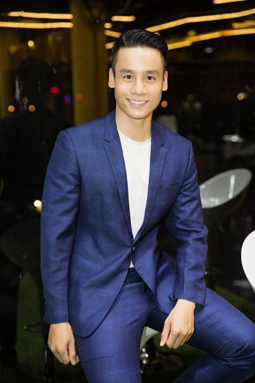 Body chuẩn, gương mặt điển trai, Nam vương Cao Xuân Tài cân đẹp loại vest màu sắc Ảnh 11