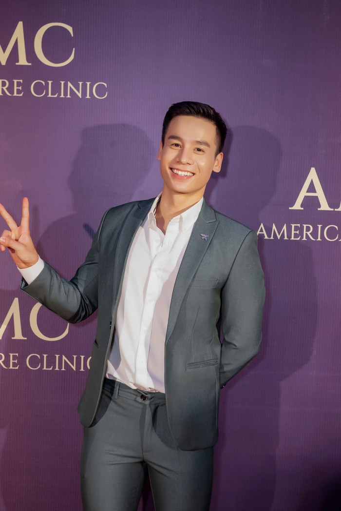 Body chuẩn, gương mặt điển trai, Nam vương Cao Xuân Tài cân đẹp loại vest màu sắc Ảnh 14