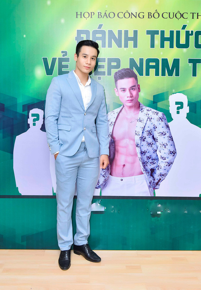 Body chuẩn, gương mặt điển trai, Nam vương Cao Xuân Tài cân đẹp loại vest màu sắc Ảnh 15