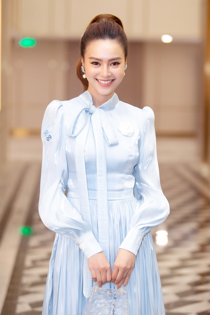 Muốn tươi trẻ, ngọt ngào? chỉ cần chỉnh lại chút son, thay váy áo nhẹ nhàng sáng màu là xong!