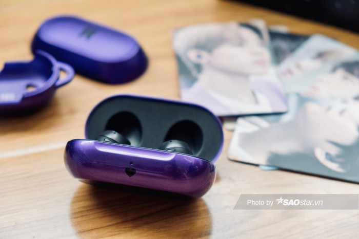 Ở phía dưới còn có sự xuất hiện của Trái Tim màu tím.