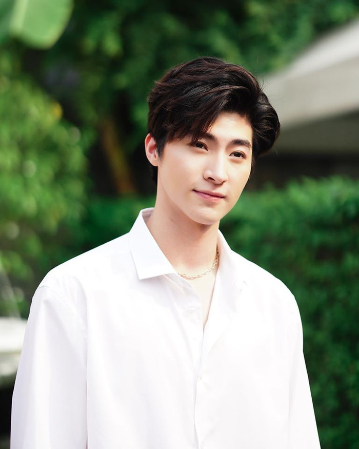 Blue Pongtiwat, một trai đẹp 2001 khác cũng sẽ là một điểm nhấn trong phim