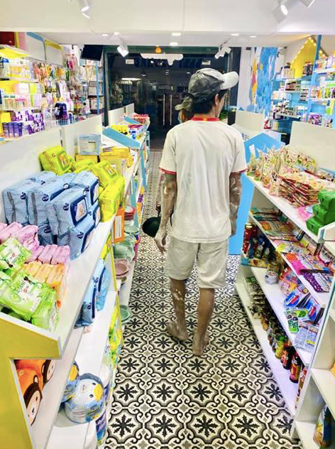 Ngưỡng mộ câu chuyện anh thợ xây đưa vợ bầu đi sắm đồ sau giờ tan ca, dân mạng xuýt xoa: Hạnh phúc là đây chứ đâu! Ảnh 5