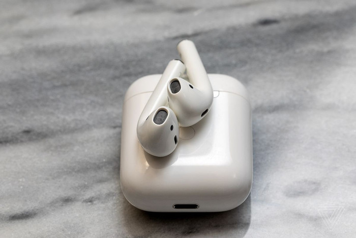 AirPods 2. Ảnh: The Verge
