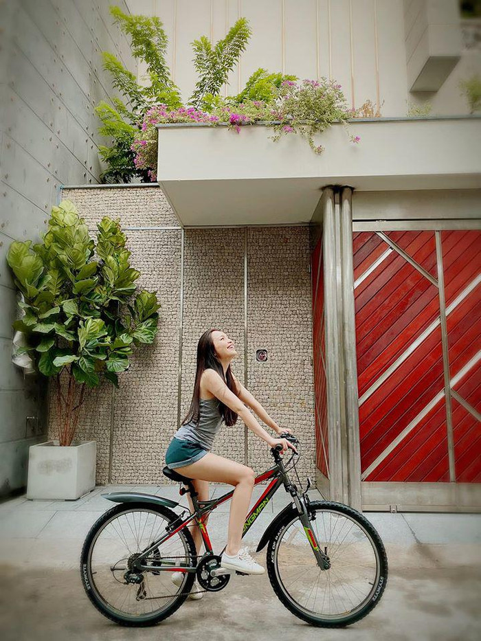 Năng động, tươi tắn, Hiền Thục đang tận hưởng cuộc sống tích cực của bản thân. 