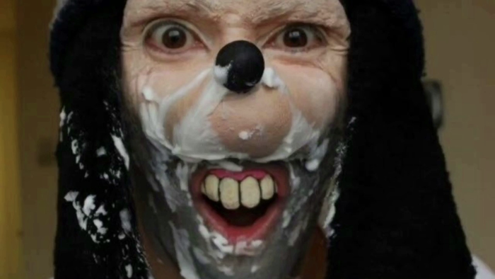 Jonathan Galindo được cho là đang kêu gọi giới trẻ tham gia vào thử thách tự hại cực kỳ nguy hiểm. (Ảnh: Twitter)