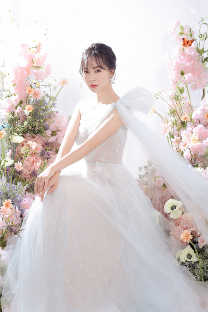 'Người đẹp bolero' Trần Mỹ Ngọc hoá 'công chúa' lộng lẫy khi diện váy mong manh 'đốn tim' dân mạng Ảnh 6