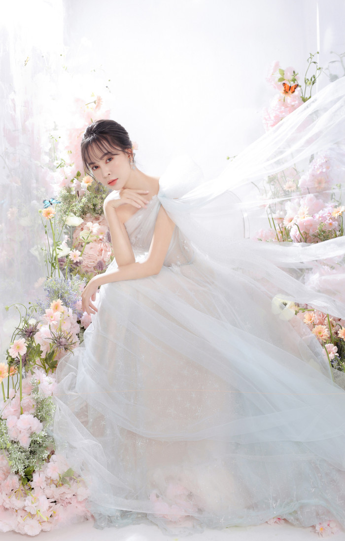 'Người đẹp bolero' Trần Mỹ Ngọc hoá 'công chúa' lộng lẫy khi diện váy mong manh 'đốn tim' dân mạng Ảnh 8