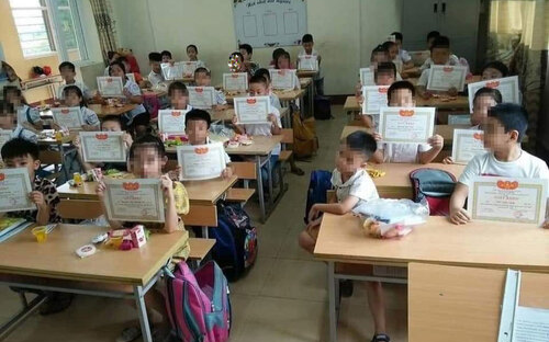 Vụ học sinh 'lạc lõng' trong lớp khi không nhận được giấy khen: Bộ GD-ĐT lên tiếng Ảnh 2