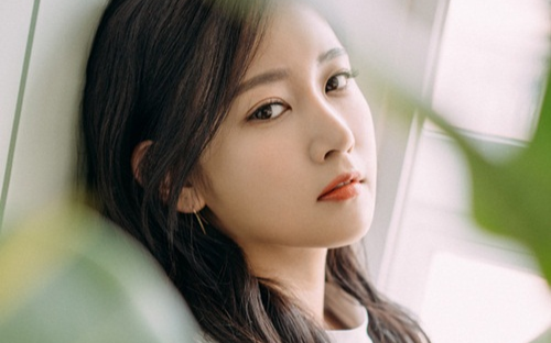 Fan 'tròn xoe mắt' khi hay tin 'Ông trùm tình ca bất hủ' chiêu mộ thành công Soyeon (T-ara) Ảnh 2