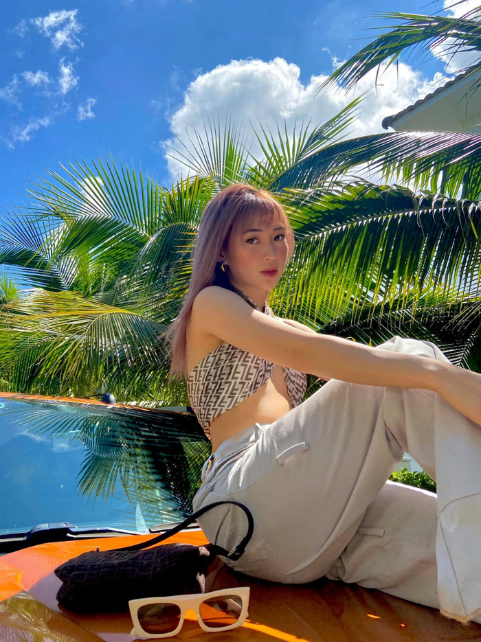 Mặc hội chị em 'toang’, bạn thân Chi Pu - Quỳnh Anh Shyn vẫn cứ xinh 'ngất ngây’ thế này Ảnh 5