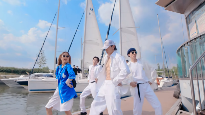 SSAK3 (Bi Rain - Lee Hyori - Yoo Jae Suk) nhây hết cỡ trong MV In Summer, thành viên thứ 4 bất ngờ lộ diện phút cuối? Ảnh 10