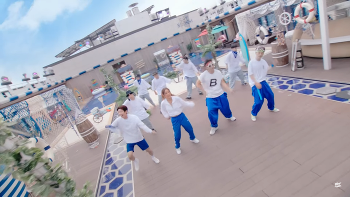 SSAK3 (Bi Rain - Lee Hyori - Yoo Jae Suk) nhây hết cỡ trong MV In Summer, thành viên thứ 4 bất ngờ lộ diện phút cuối? Ảnh 9