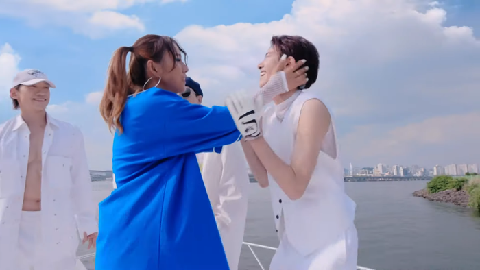 SSAK3 (Bi Rain - Lee Hyori - Yoo Jae Suk) nhây hết cỡ trong MV In Summer, thành viên thứ 4 bất ngờ lộ diện phút cuối? Ảnh 5