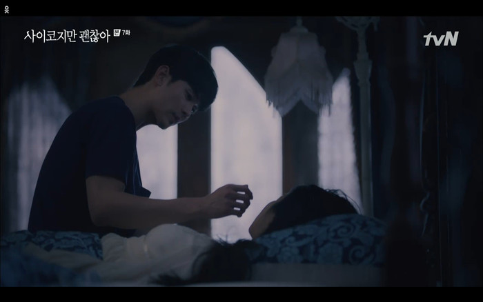 'Điên thì có sao' tập 7: Bị Kim Soo Hyun từ chối lời tỏ tình Seo Ye Ji cắt phăng mái tóc dài? Ảnh 4