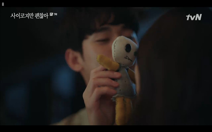 'Điên thì có sao' tập 7: Bị Kim Soo Hyun từ chối lời tỏ tình Seo Ye Ji cắt phăng mái tóc dài? Ảnh 23