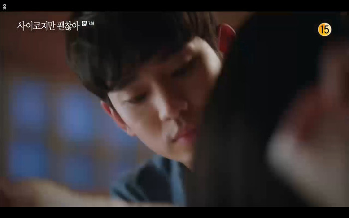 'Điên thì có sao' tập 7: Bị Kim Soo Hyun từ chối lời tỏ tình Seo Ye Ji cắt phăng mái tóc dài? Ảnh 31