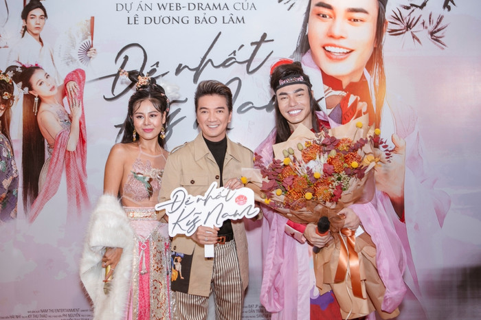 Họp báo phim 'Đệ nhất kỹ nam': Lê Dương Bảo Lâm 'e thẹn' bên dàn trai đẹp, Nam Thư hóa kiều nữ quyến rũ Ảnh 9