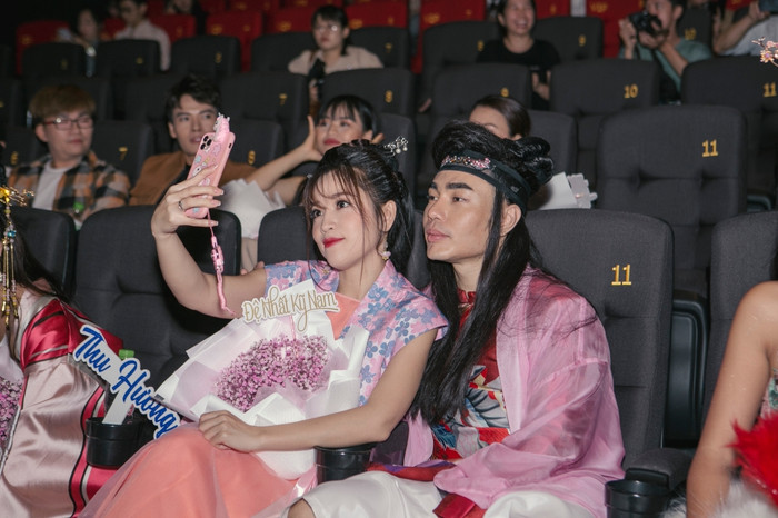 Họp báo phim 'Đệ nhất kỹ nam': Lê Dương Bảo Lâm 'e thẹn' bên dàn trai đẹp, Nam Thư hóa kiều nữ quyến rũ Ảnh 19