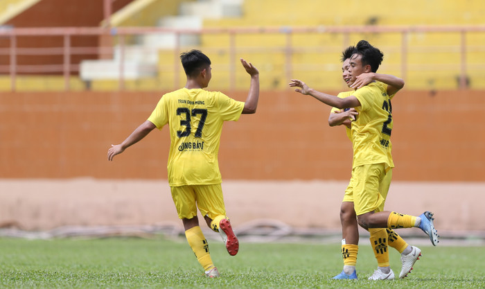 U17 NutiFood thắng 6-0 trước U17 Cần Thơ trong ngày trình làng người hâm mộ.