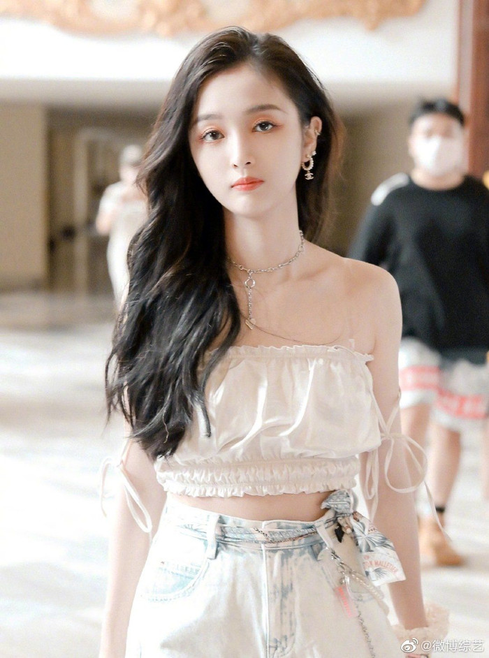 Kim Tử Hàm - Ngô Tuyên Nghi: Hai đại mỹ nhân của nhà Yuehua hội tụ, nhan sắc một chín một mười Ảnh 5