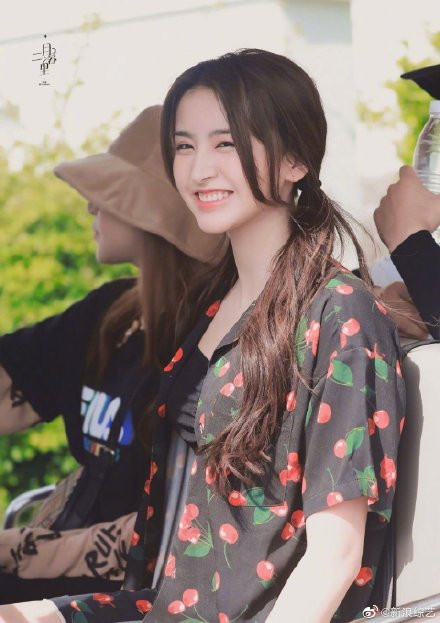 Kim Tử Hàm - Ngô Tuyên Nghi: Hai đại mỹ nhân của nhà Yuehua hội tụ, nhan sắc một chín một mười Ảnh 18