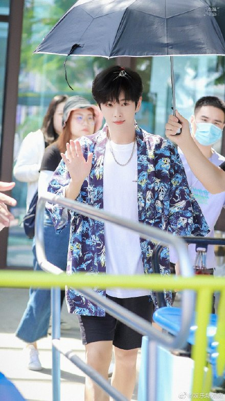 Kim Tử Hàm - Ngô Tuyên Nghi: Hai đại mỹ nhân của nhà Yuehua hội tụ, nhan sắc một chín một mười Ảnh 22