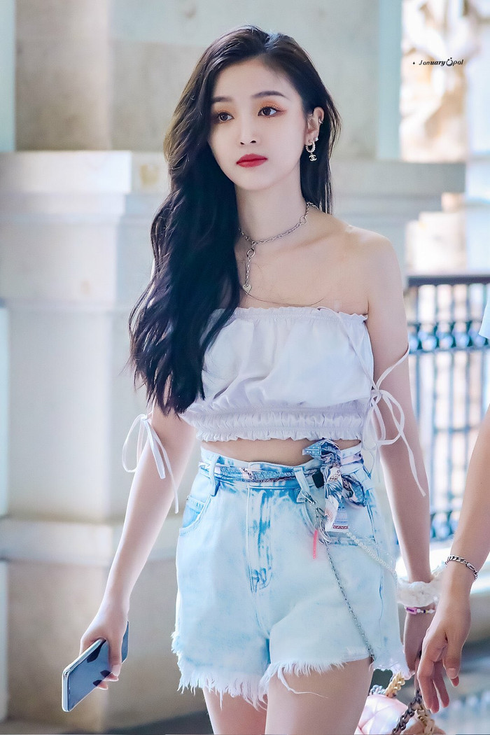 Kim Tử Hàm - Ngô Tuyên Nghi: Hai đại mỹ nhân của nhà Yuehua hội tụ, nhan sắc một chín một mười Ảnh 4