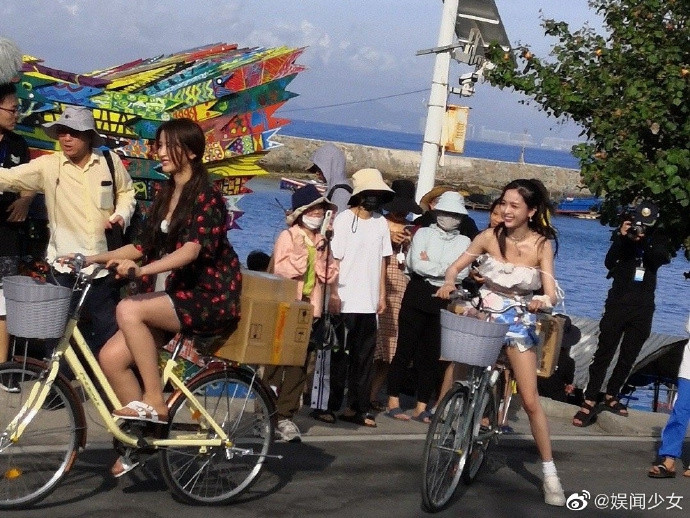 Kim Tử Hàm - Ngô Tuyên Nghi: Hai đại mỹ nhân của nhà Yuehua hội tụ, nhan sắc một chín một mười Ảnh 11