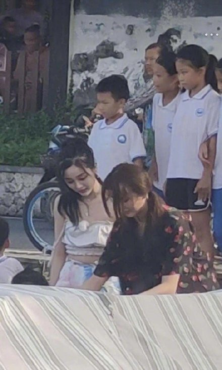 Kim Tử Hàm - Ngô Tuyên Nghi: Hai đại mỹ nhân của nhà Yuehua hội tụ, nhan sắc một chín một mười Ảnh 12