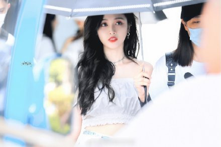 Kim Tử Hàm - Ngô Tuyên Nghi: Hai đại mỹ nhân của nhà Yuehua hội tụ, nhan sắc một chín một mười Ảnh 13