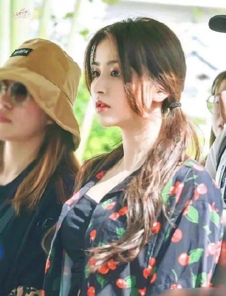 Kim Tử Hàm - Ngô Tuyên Nghi: Hai đại mỹ nhân của nhà Yuehua hội tụ, nhan sắc một chín một mười Ảnh 16