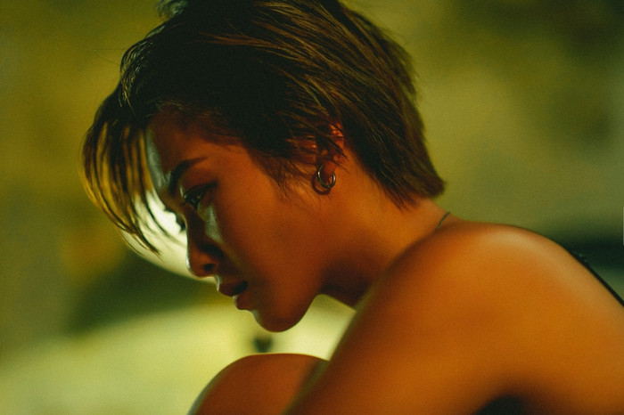 MV mới của Khả Ngân có gì hay mà Isaac, Diệu Nhi, Bảo Thy,... đồng loạt chia sẻ rầm rộ thế này? Ảnh 3