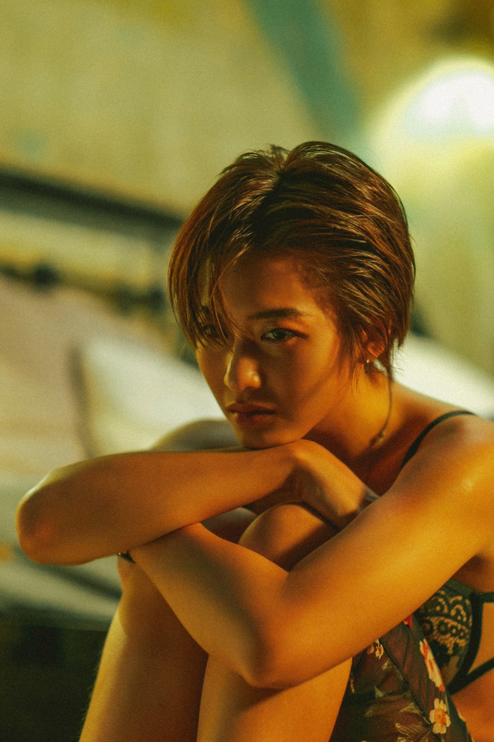 MV mới của Khả Ngân có gì hay mà Isaac, Diệu Nhi, Bảo Thy,... đồng loạt chia sẻ rầm rộ thế này? Ảnh 8