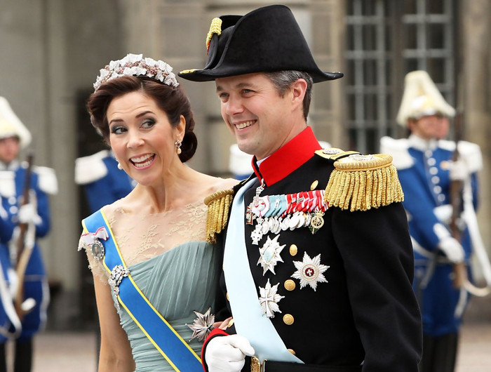 Mary, Công chúa Đan Mạch mặc chiếc váy màu xanh này vào năm 2010. 