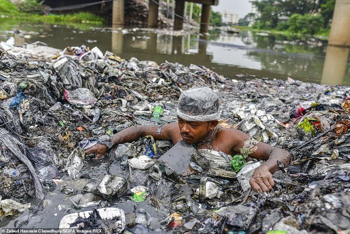 Năm ngoái, Tòa án tối cao Bangladesh tuyên bố tất cả các con sông trong nước đều có tư cách pháp lý giống con người. Đây được coi là tuyên bố mang tính bước ngoặt, thúc đẩy việc bảo vệ các con sông trước tình trạng ô nhiễm do con người gây ra ở quốc gia Nam Á này.