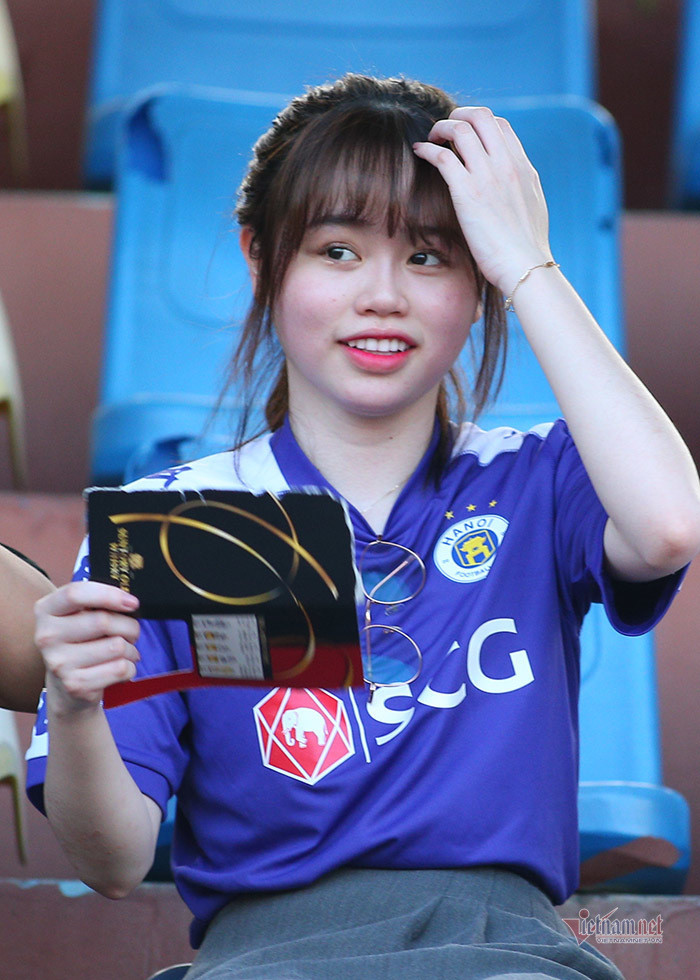 Huỳnh Anh - nàng cổ động viên xinh đẹp